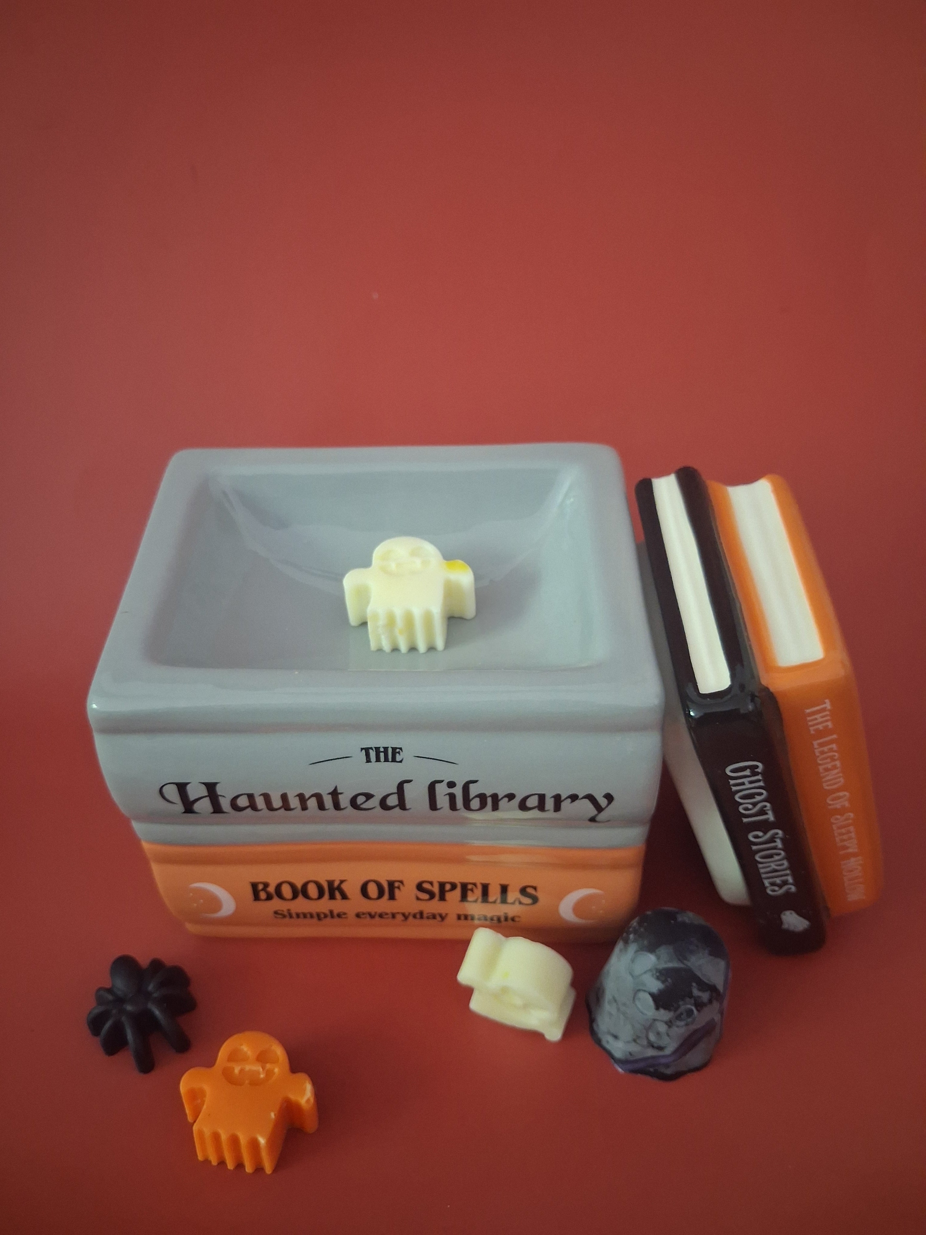 Spookachtige bibliotheek boeken waxmeltbrander