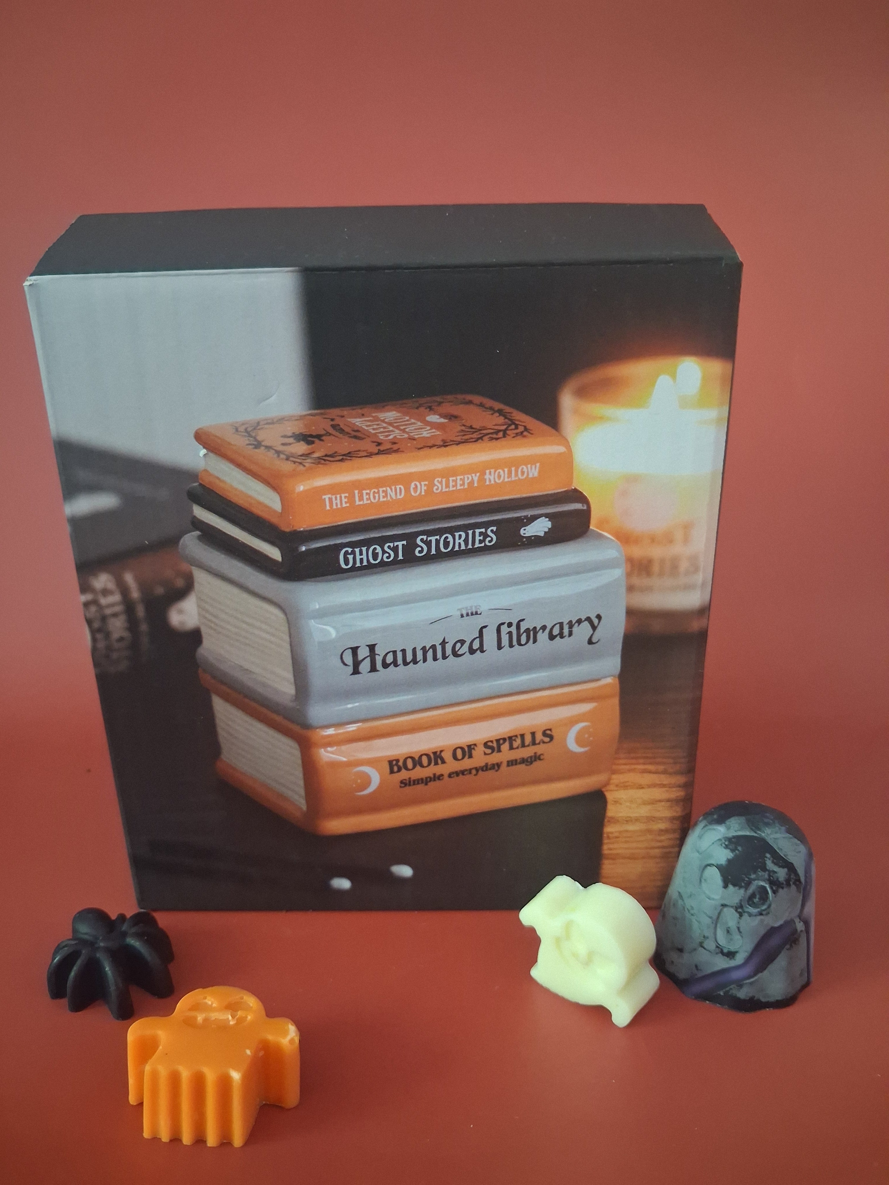 Spookachtige bibliotheek boeken waxmeltbrander
