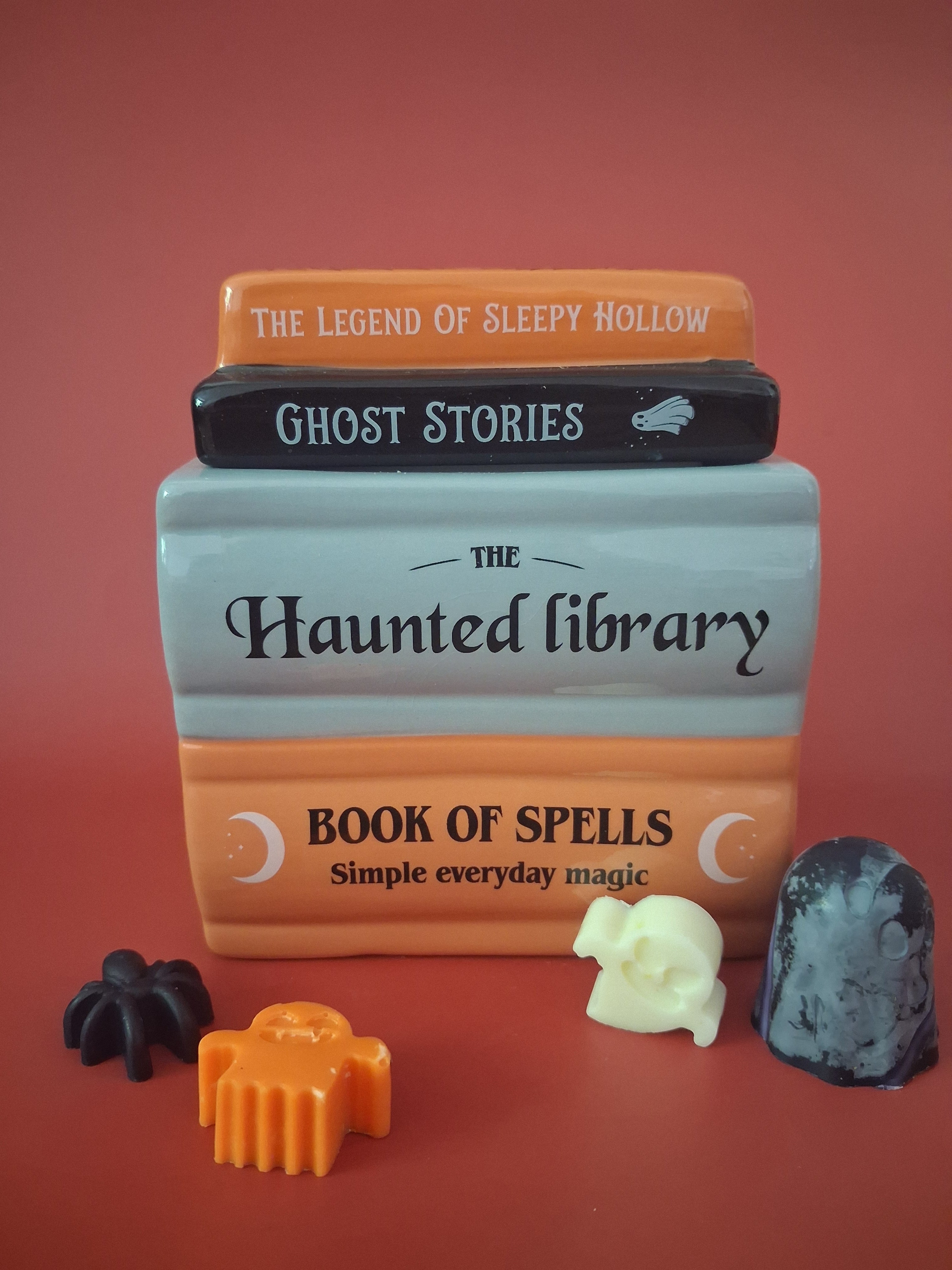 Spookachtige bibliotheek boeken waxmeltbrander